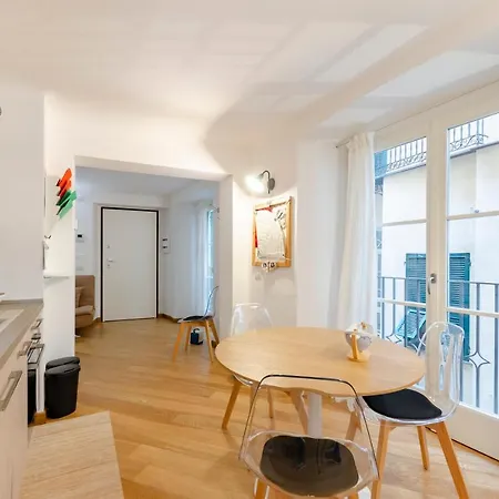 Altido Chic Flat In Historical Centre Apartment