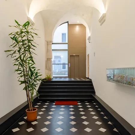 Altido Chic Flat In Historical Centre Apartment