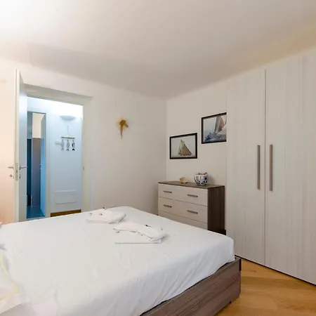 Altido Chic Flat In Historical Centre * Genoa